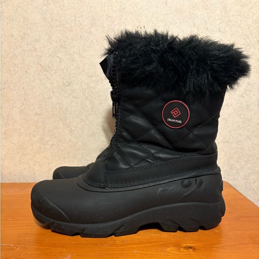 Dream Pairs Black Quilted Winter Boots Women’s size 7 Faux Fur lined.